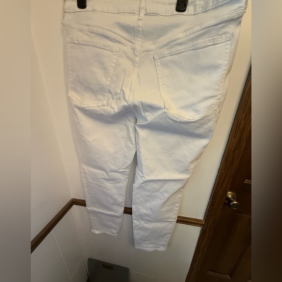Old Navy O.G. Straight white jeans size 18 NWOT - Picture 3 of 3
